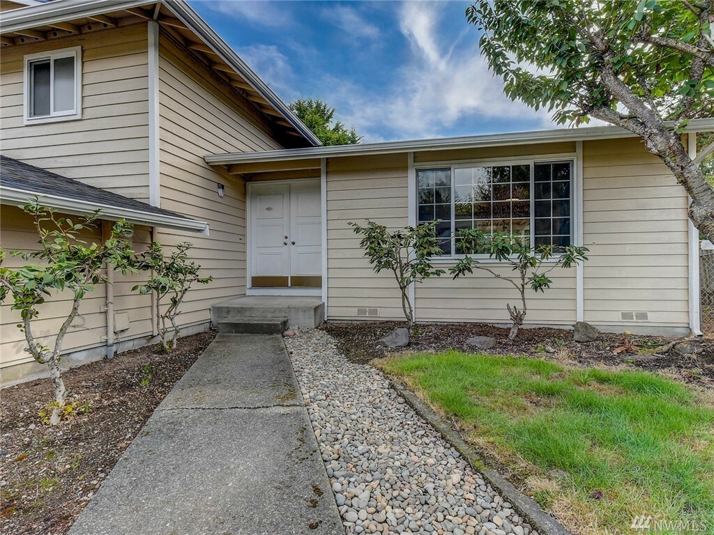 Property Photo: 29412 60th Place SE WA 98001