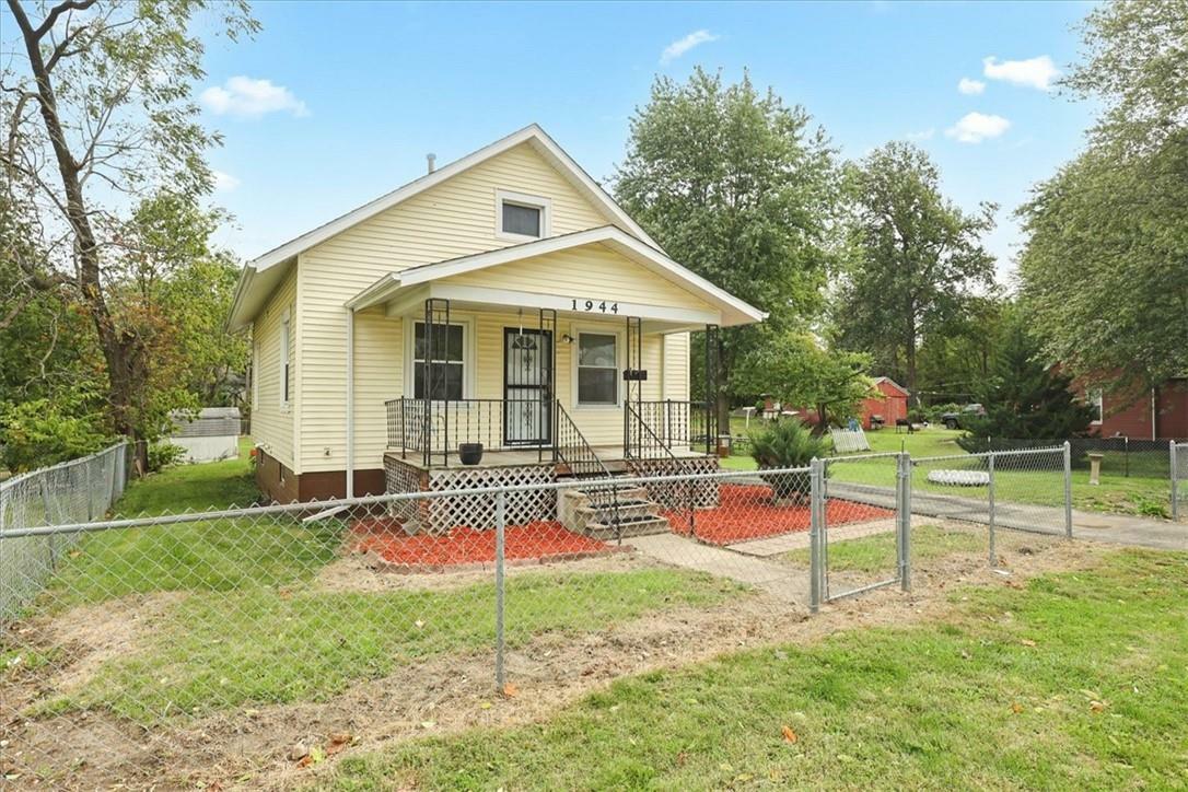 Property Photo:  1944 N Gulick Avenue  IL 62526 