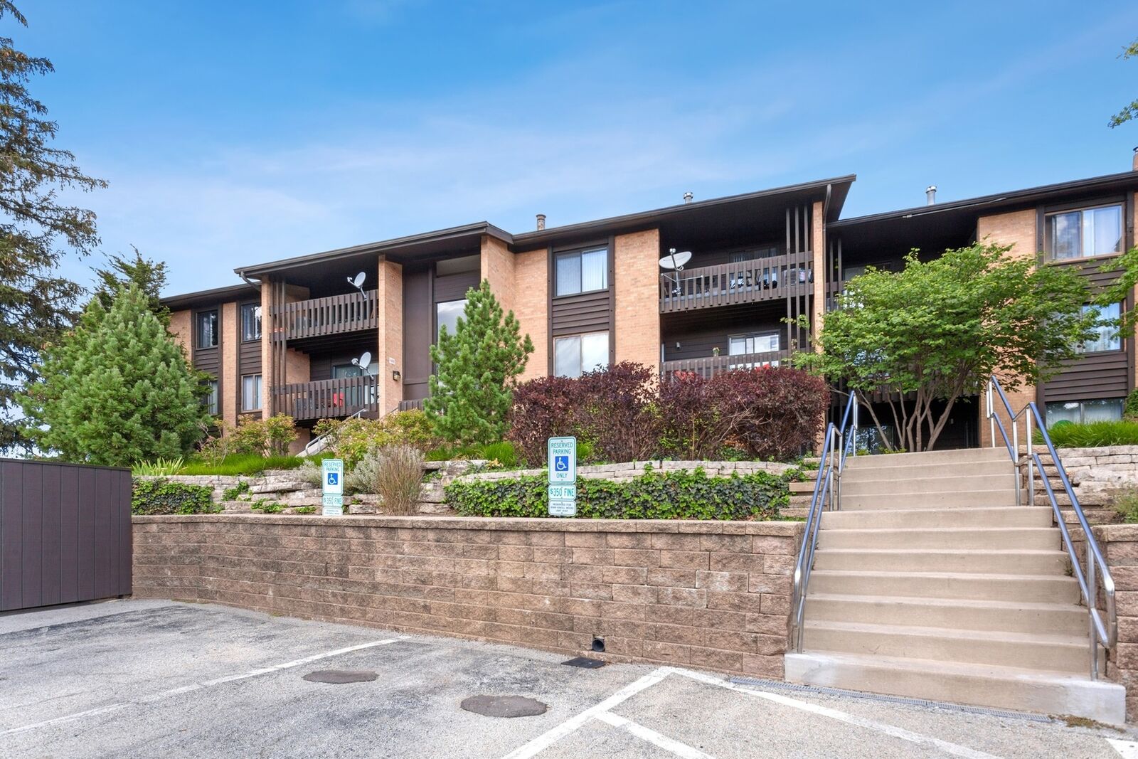 Property Photo: 6150 Knoll Wood Road 304 IL 60527