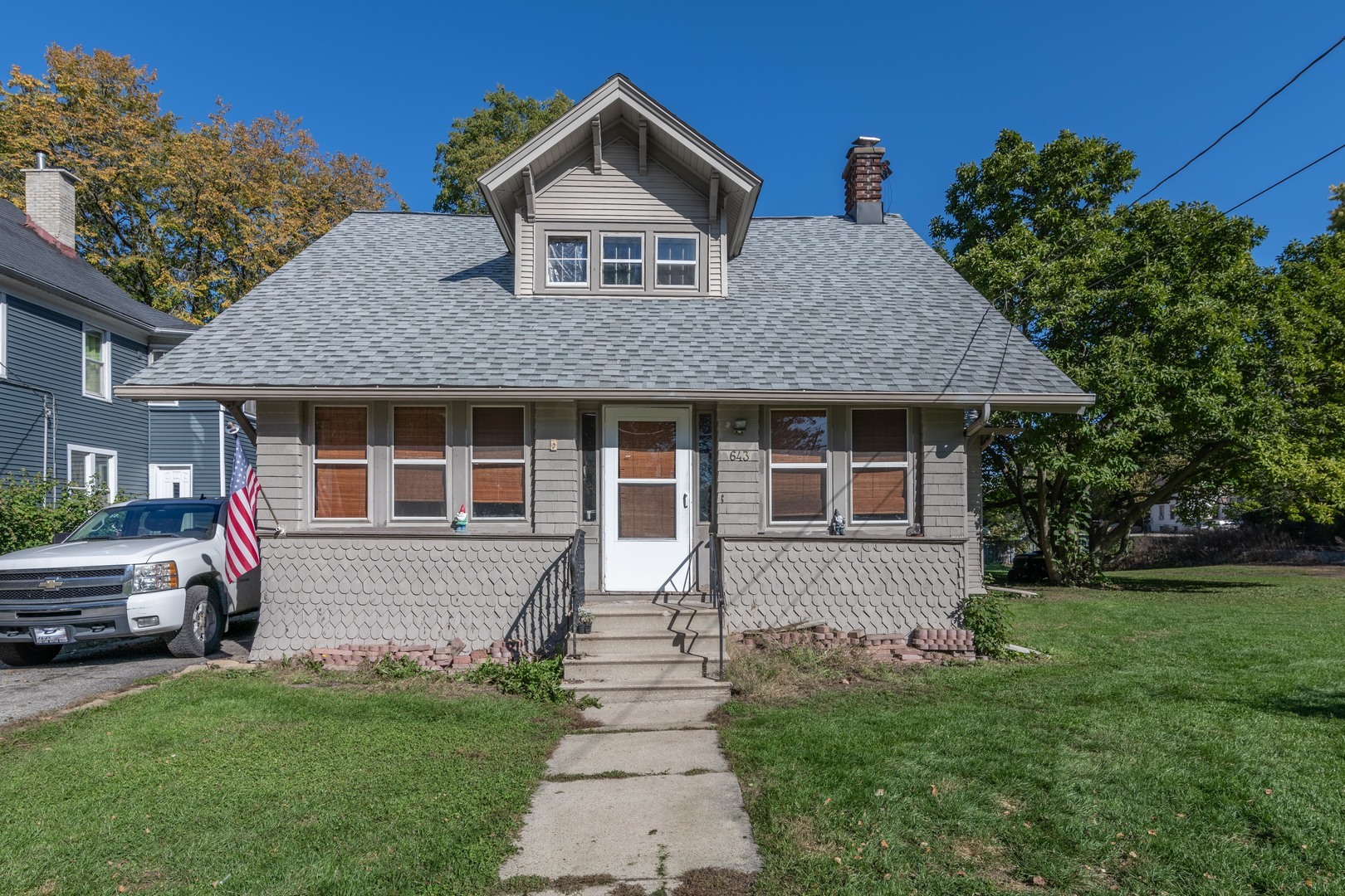 Property Photo:  643 W Downer Place  IL 60506 
