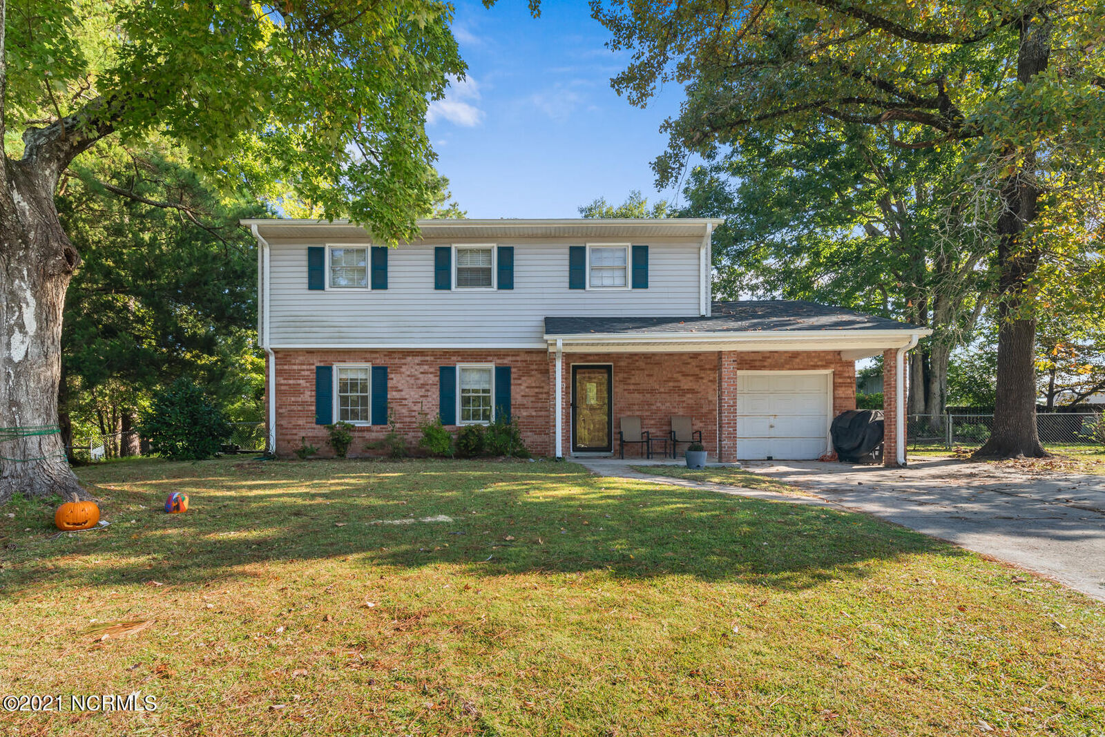 Property Photo:  208 Kerry Court  NC 28546 