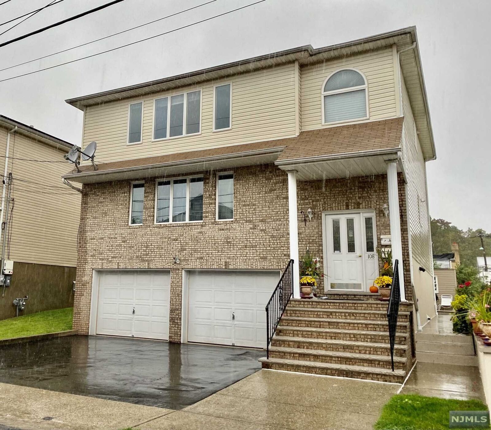 Property Photo:  108 Biltmore Street 2  NJ 07031 
