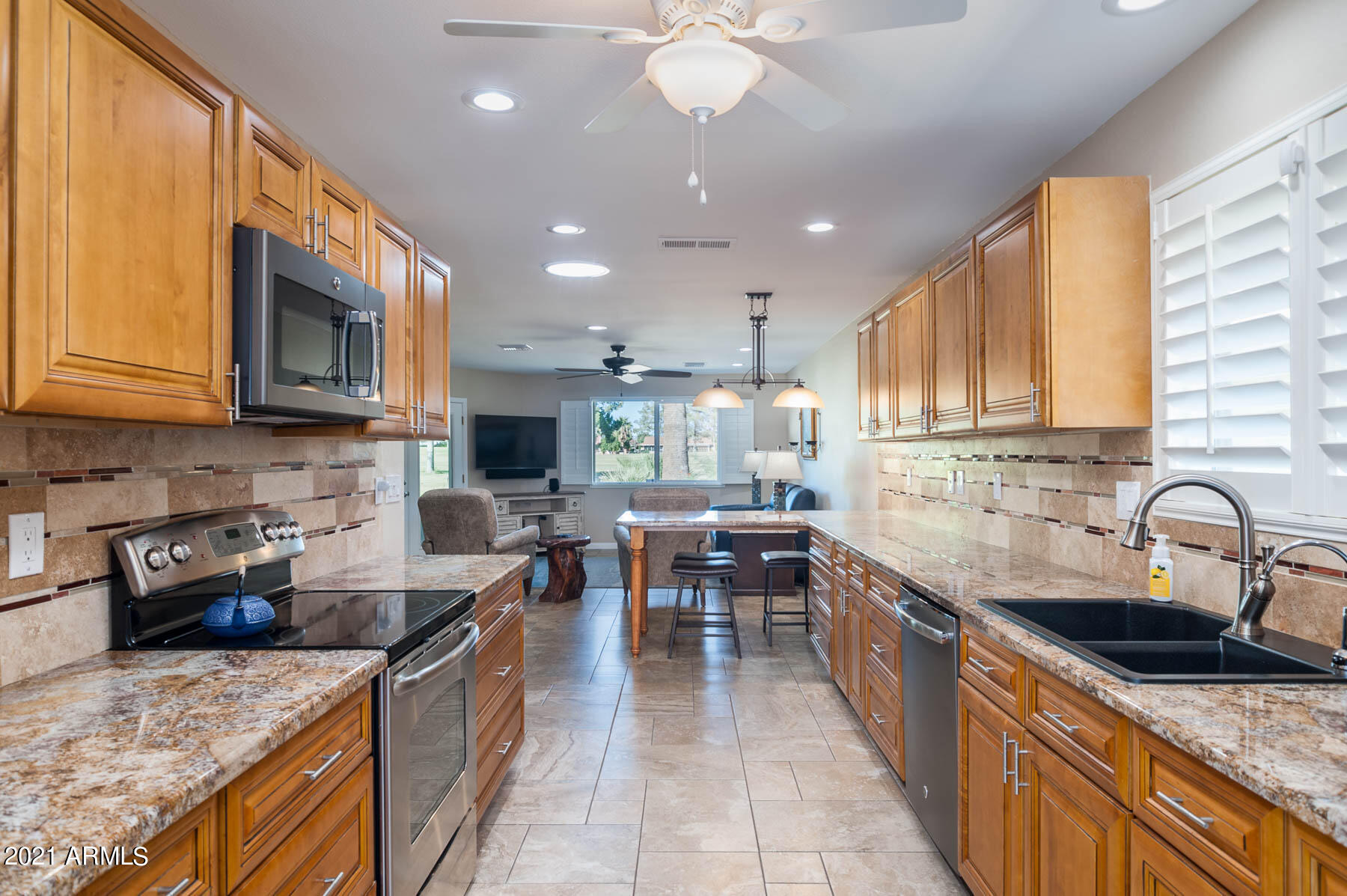 Property Photo: 9610 W Lindgren Avenue AZ 85373