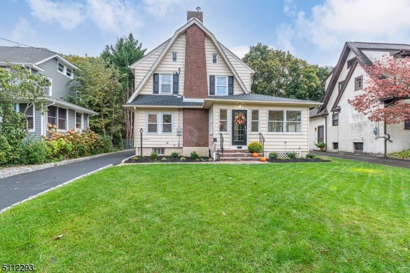 Property Photo:  111 Valley Rd  NJ 07452 