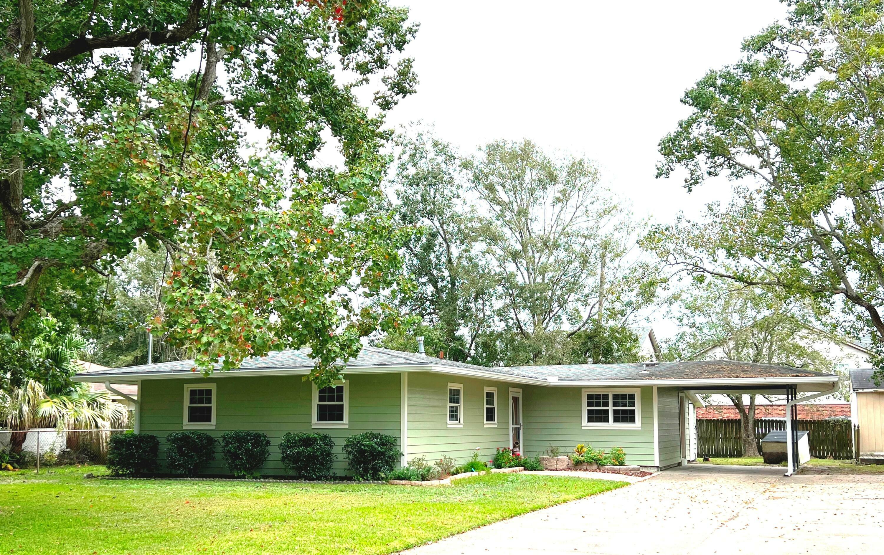 Property Photo:  2102 Woodmont Street  MS 39567 