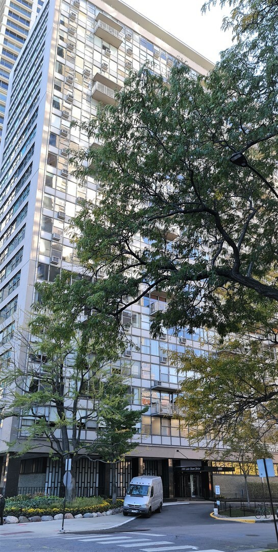 Property Photo:  1000 N Lake Shore Drive 2304  IL 60611 