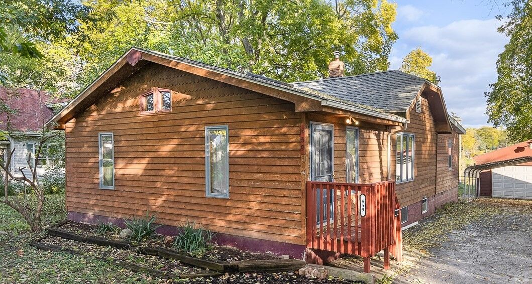 Property Photo:  459 N River Street  IL 60538 