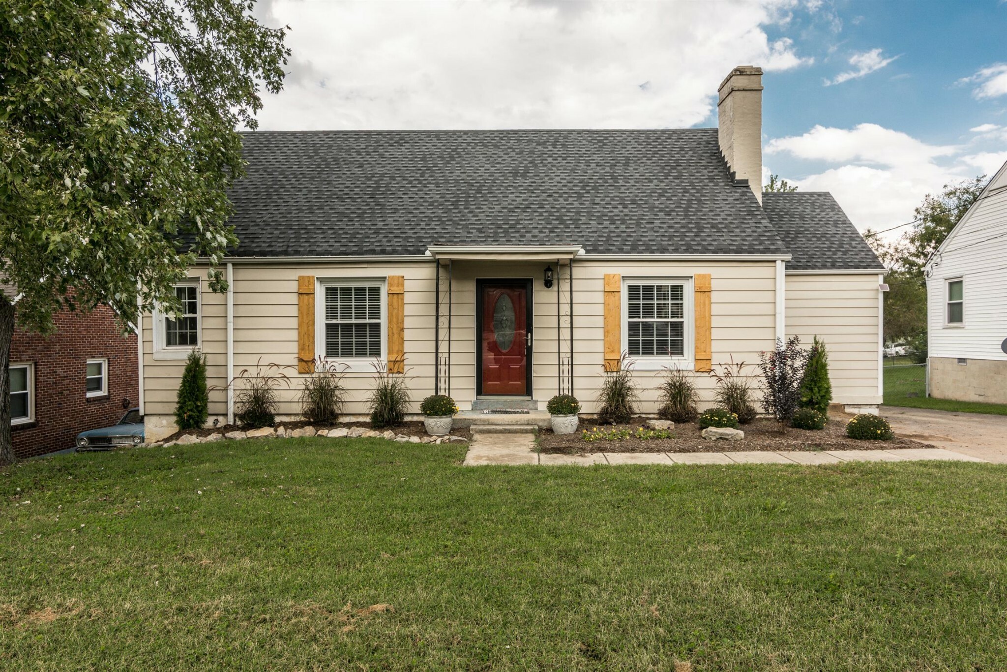 Property Photo:  1011 Malquin Dr  TN 37216 