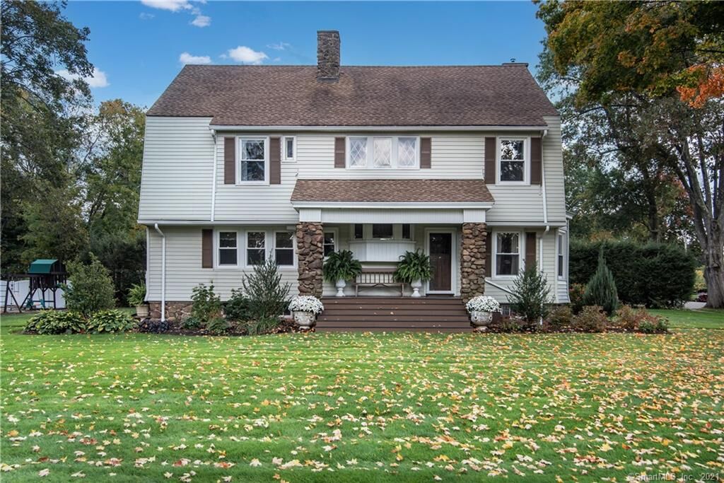 Property Photo:  8 Sunnyledge Street  CT 06052 