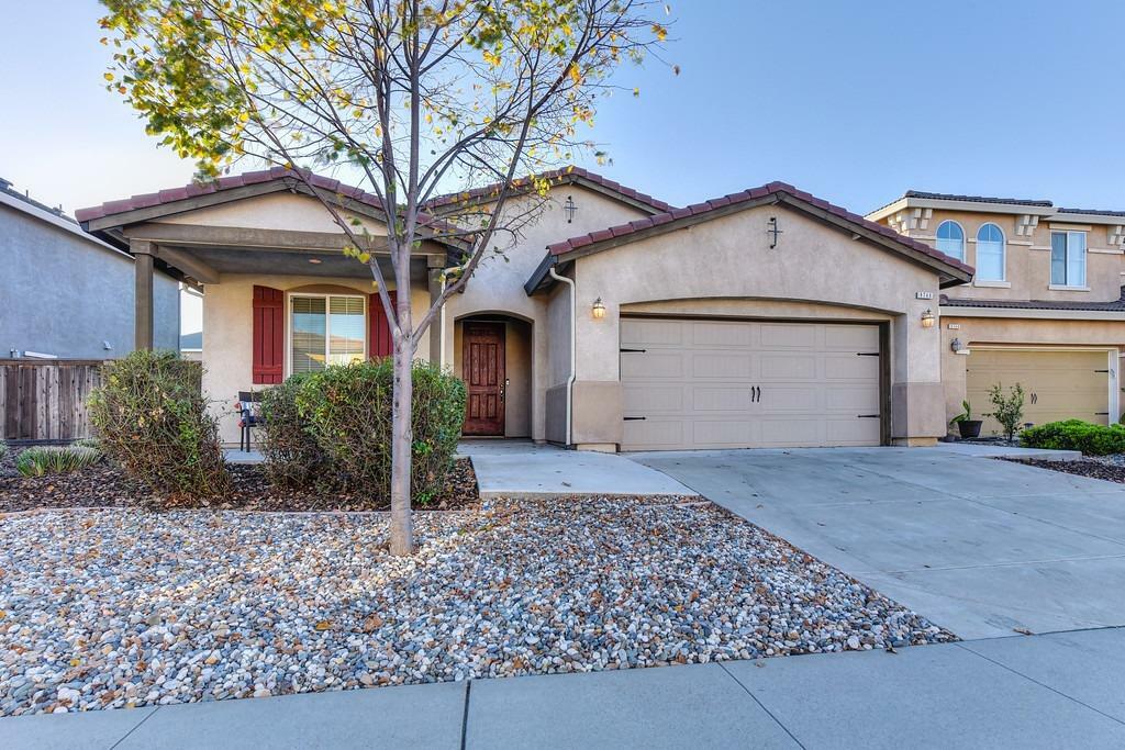 Property Photo: 9748 Shanelyn Way CA 95757
