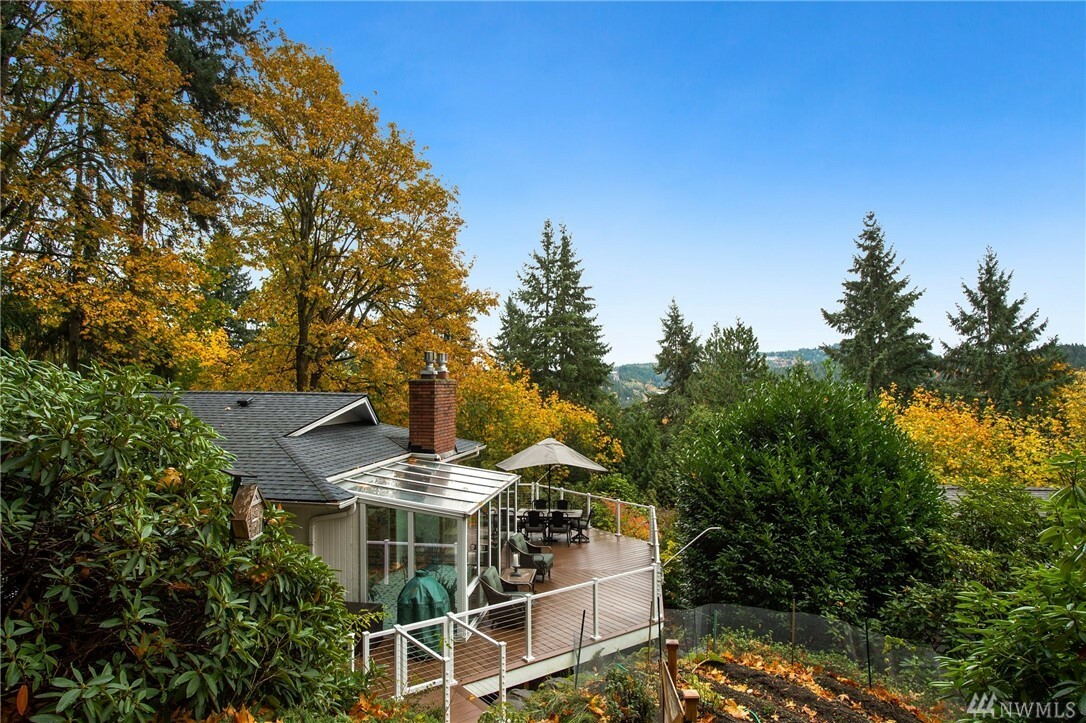 Property Photo:  980 Wildwood Blvd SW  WA 98027 