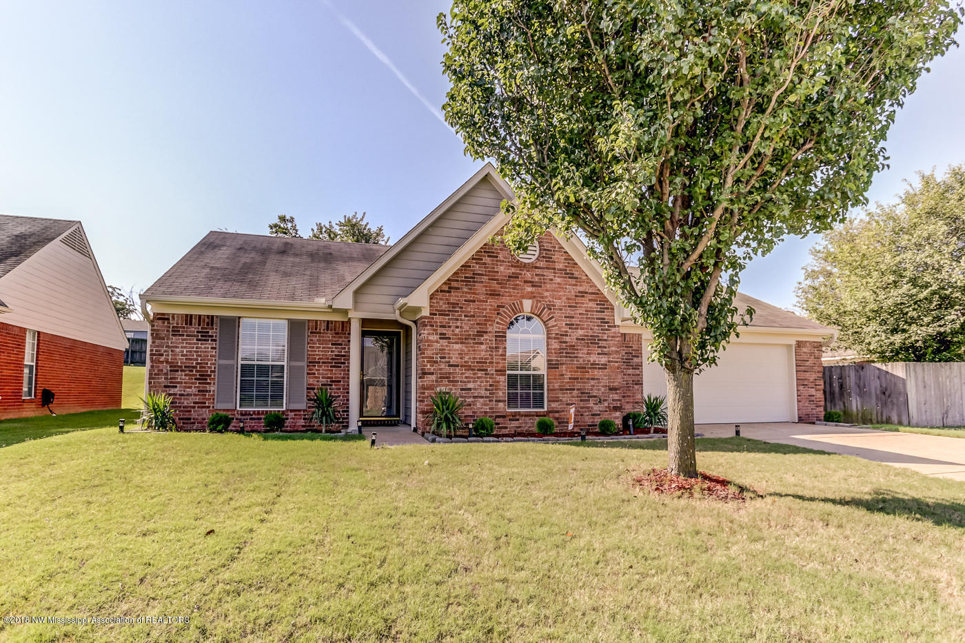 Property Photo: 1883 Cresent Lane MS 38671