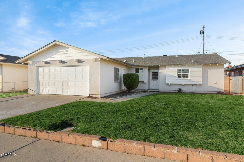 Property Photo:  445 Willow Street  CA 93033 