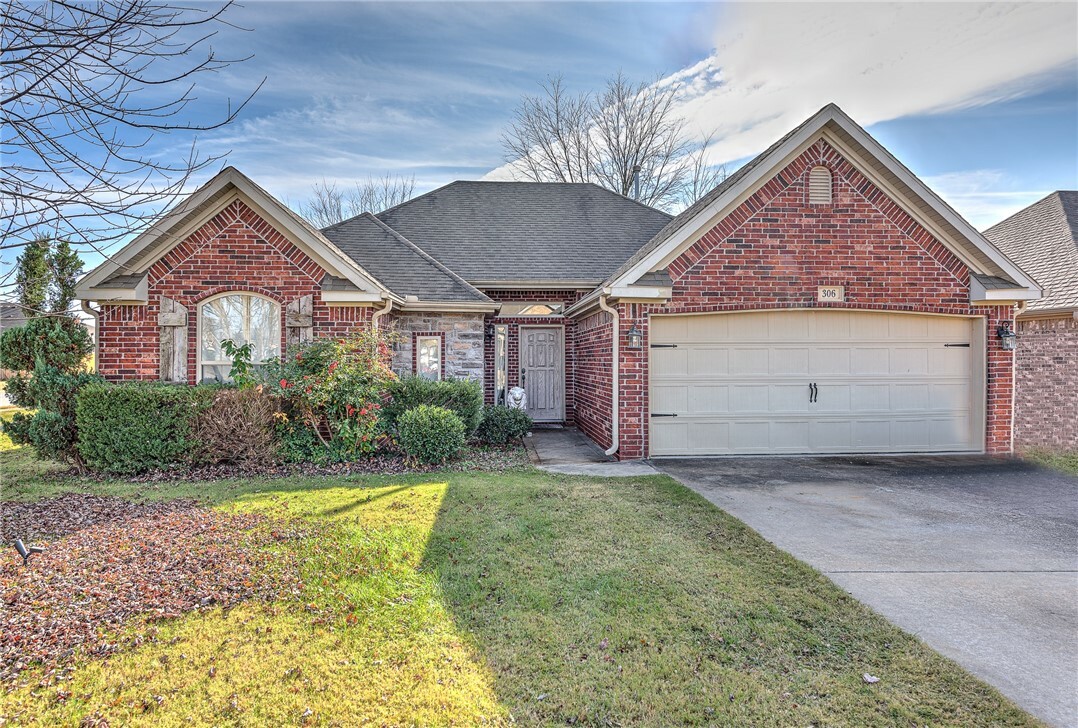 Property Photo:  306 E Summerwood Court  AR 72758 