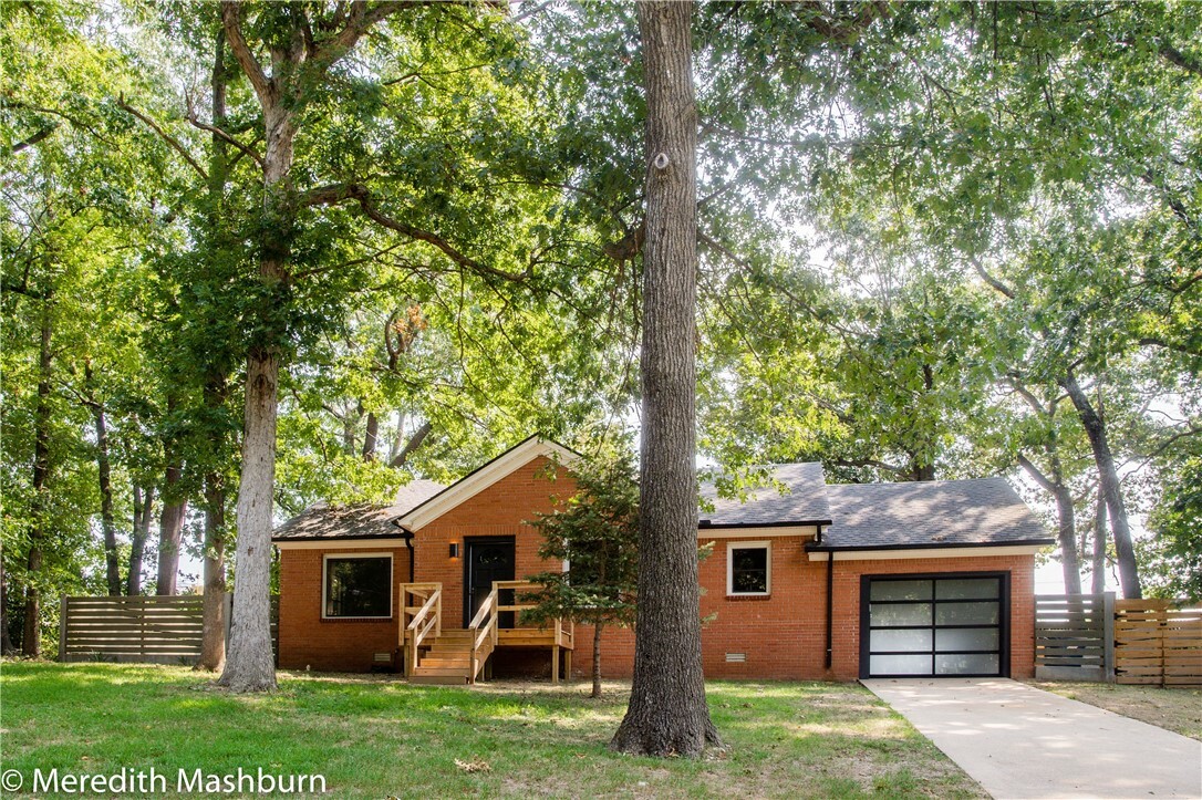 Property Photo:  310 NW J Street  AR 72712 