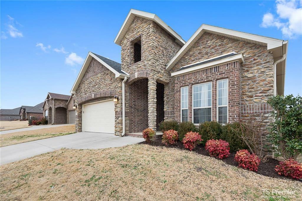 Property Photo:  1602 Crestwood Hills Lane  AR 72718 