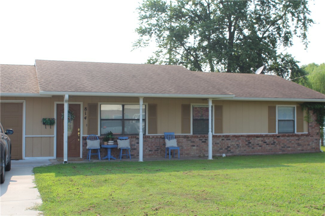 Property Photo:  814 SE G Street  AR 72712 