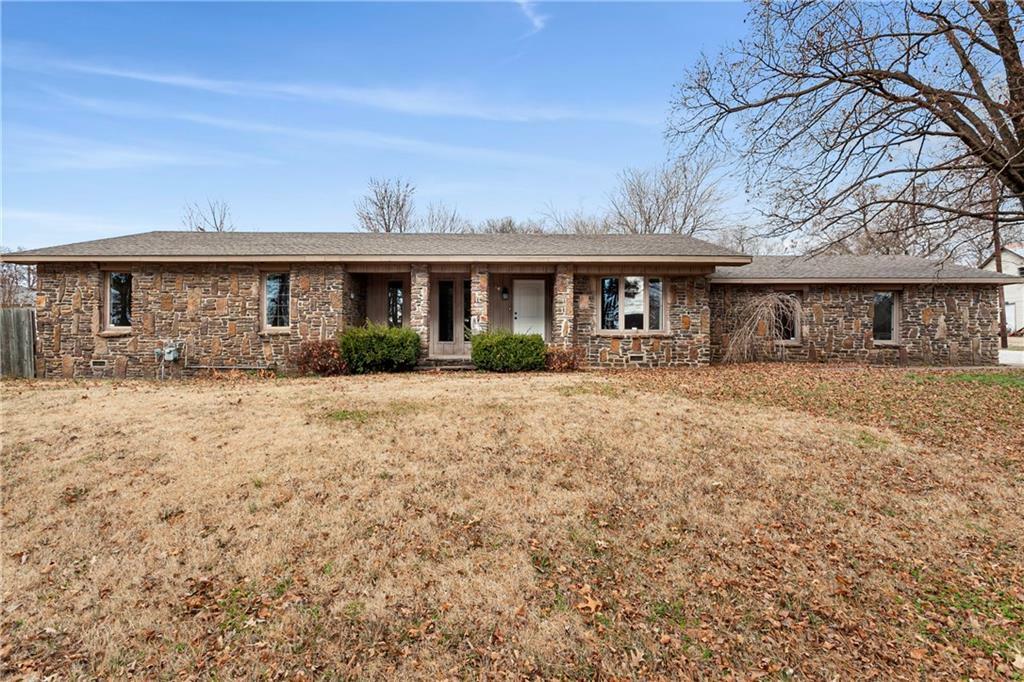 Property Photo:  728 E Parks Street  AR 72753 