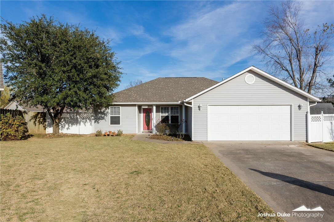 Property Photo:  1207 Wedgewood Lane  AR 72761 