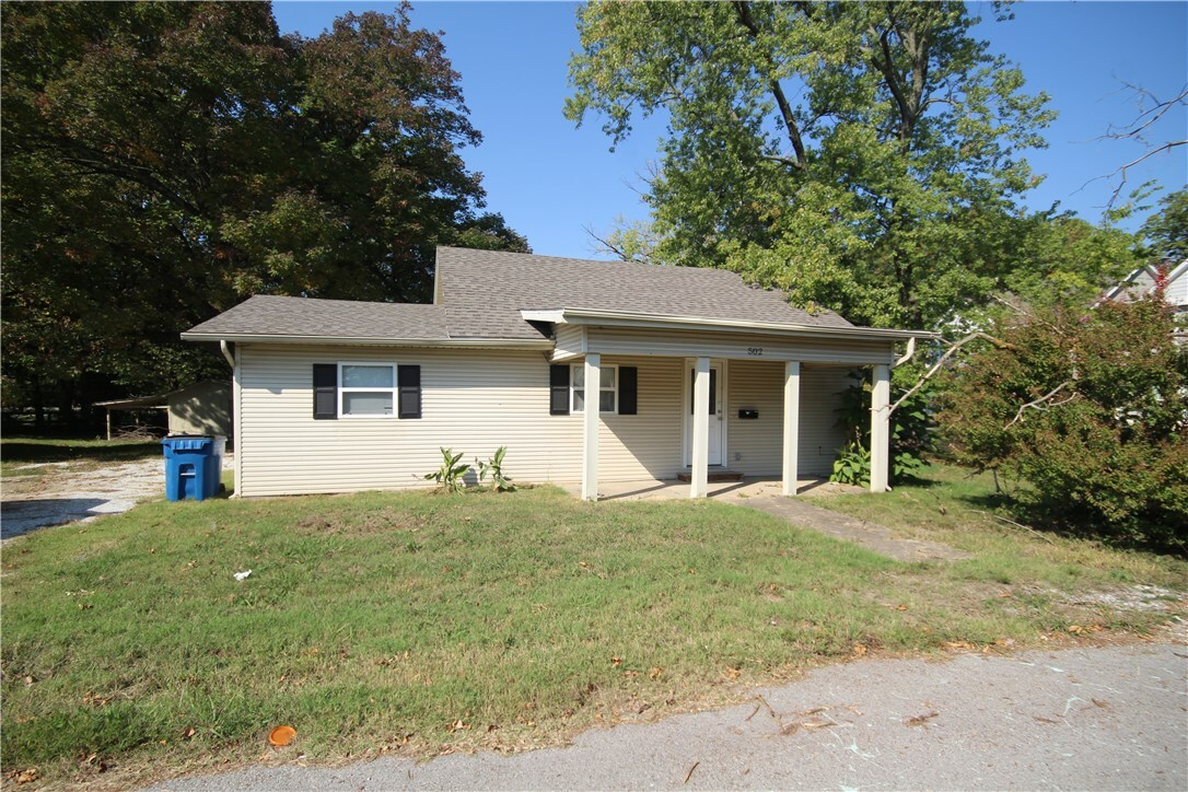 Property Photo:  502 C Street  AR 72712 