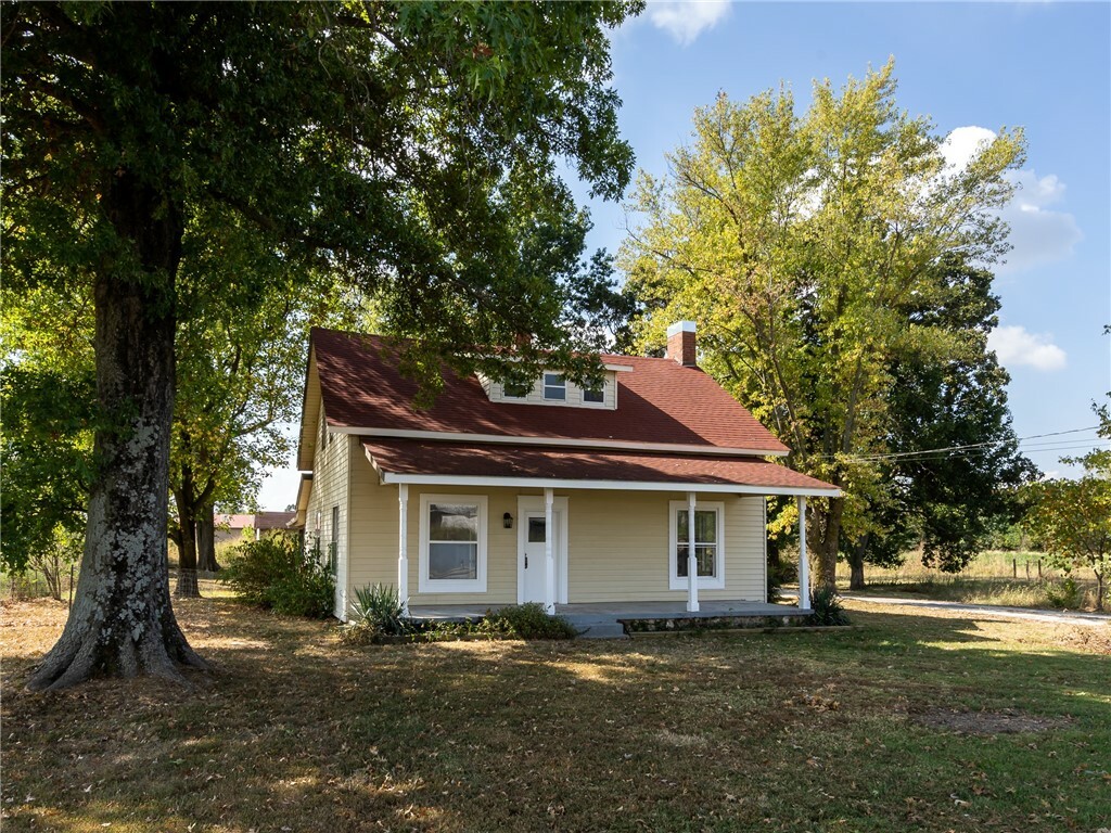 Property Photo:  1110 E Lake Francis Drive  AR 72761 