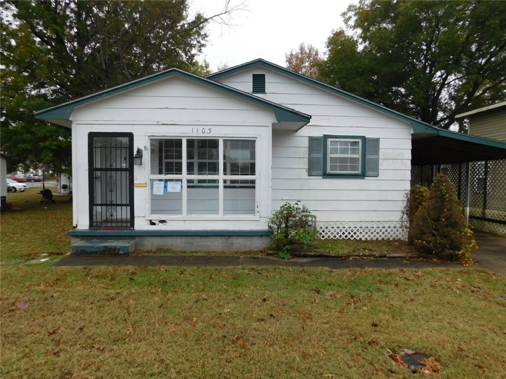 Property Photo:  1103 W Huntsville Avenue  AR 72764 