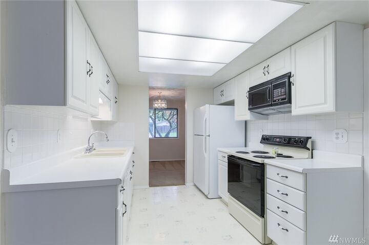 Property Photo:  4803 33rd Ct SE  WA 98503 