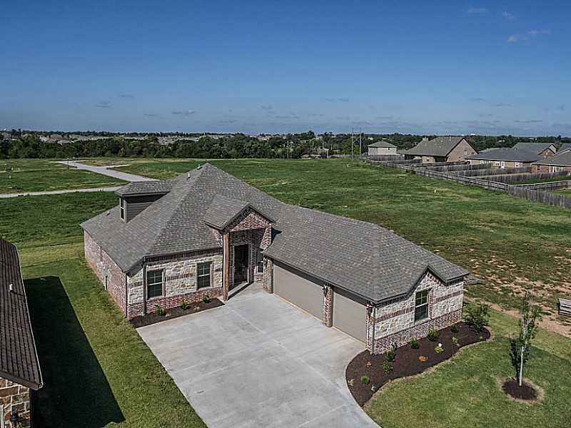 Property Photo:  802 SW Caprington Street  AR 72712 