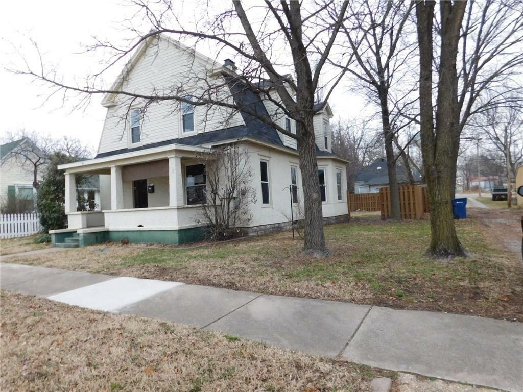 Property Photo:  411 N Broadway Street  AR 72761 