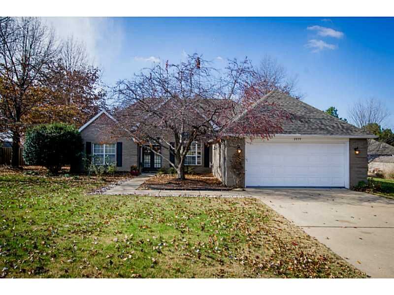 Property Photo: 2859 S Country Club Drive AR 72701