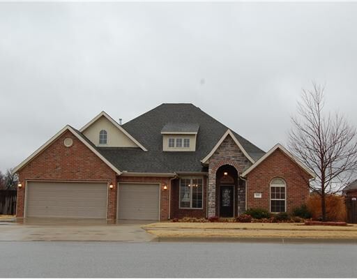 Property Photo:  801 NE Essex Court  AR 72712 