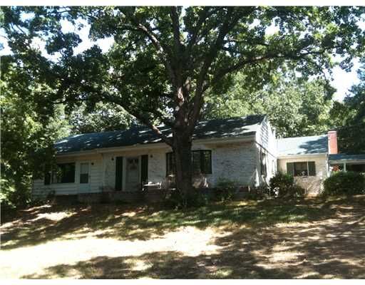 Property Photo:  1652 W Markham Road  AR 72701 