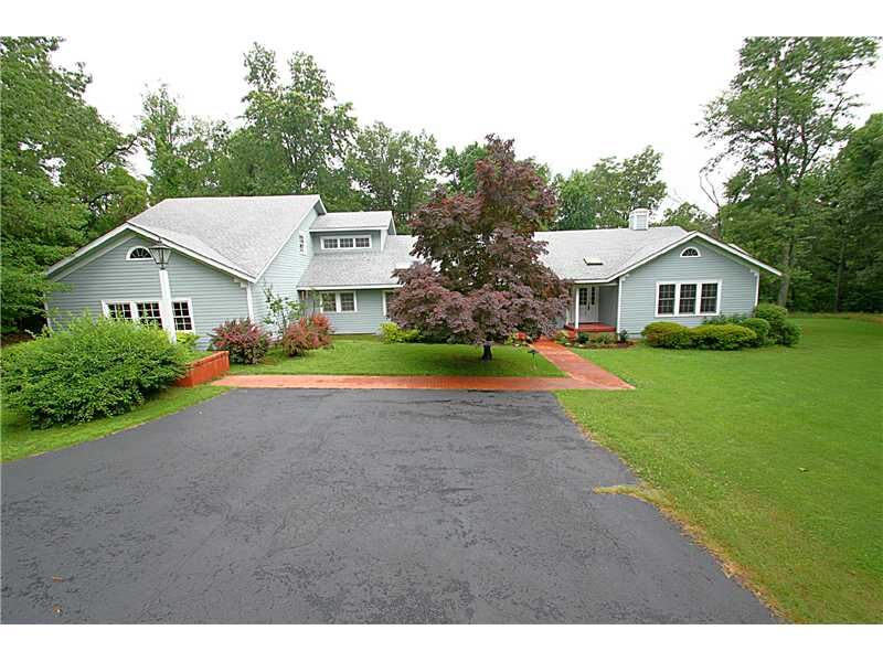 Property Photo:  312 E Locust Street  AR 72756 