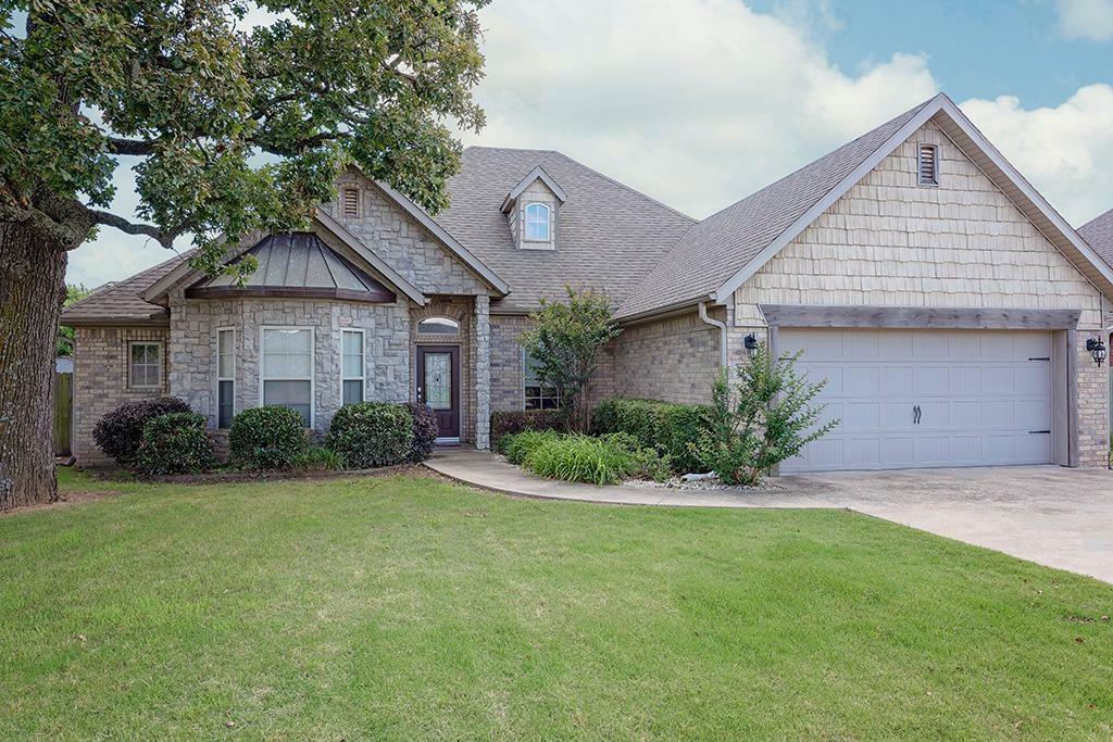 Property Photo:  2109 SW Pinoak Avenue  AR 72713 