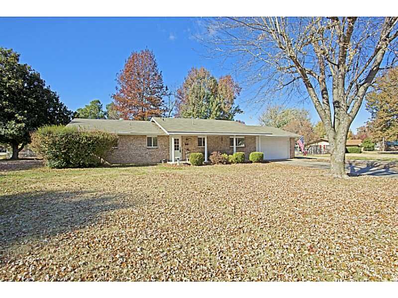 Property Photo:  404 Crestwood Street  AR 72764 