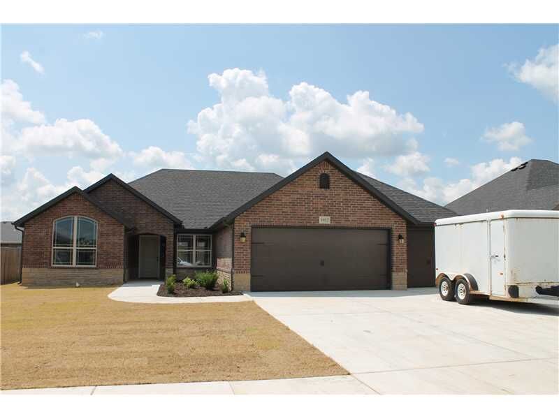 Property Photo:  1912 SW Cypress Street  AR 72712 