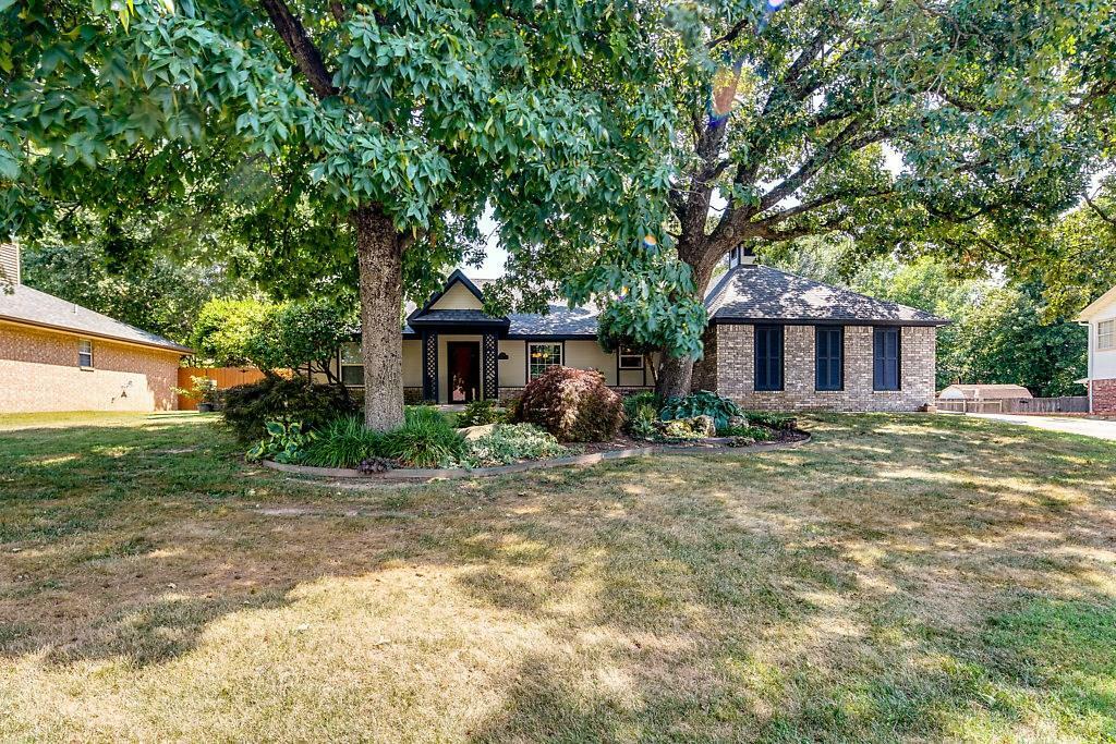 Property Photo:  1202 NW Bob White Lane  AR 72712 