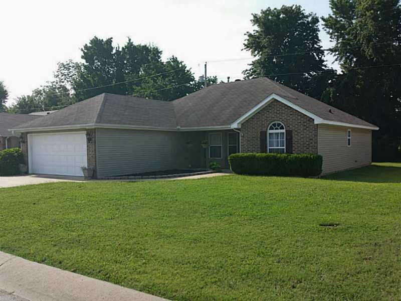 Property Photo:  611 SW Charlotte Street  AR 72736 