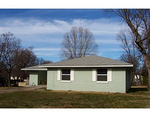 Property Photo: 1507 W Oak Street AR 72756