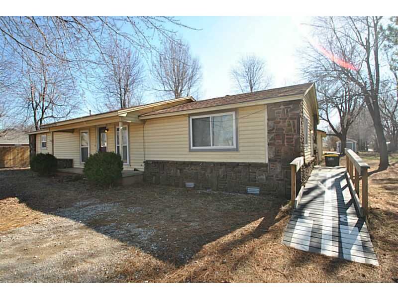 Property Photo:  615 Jackson Place  AR 72745 