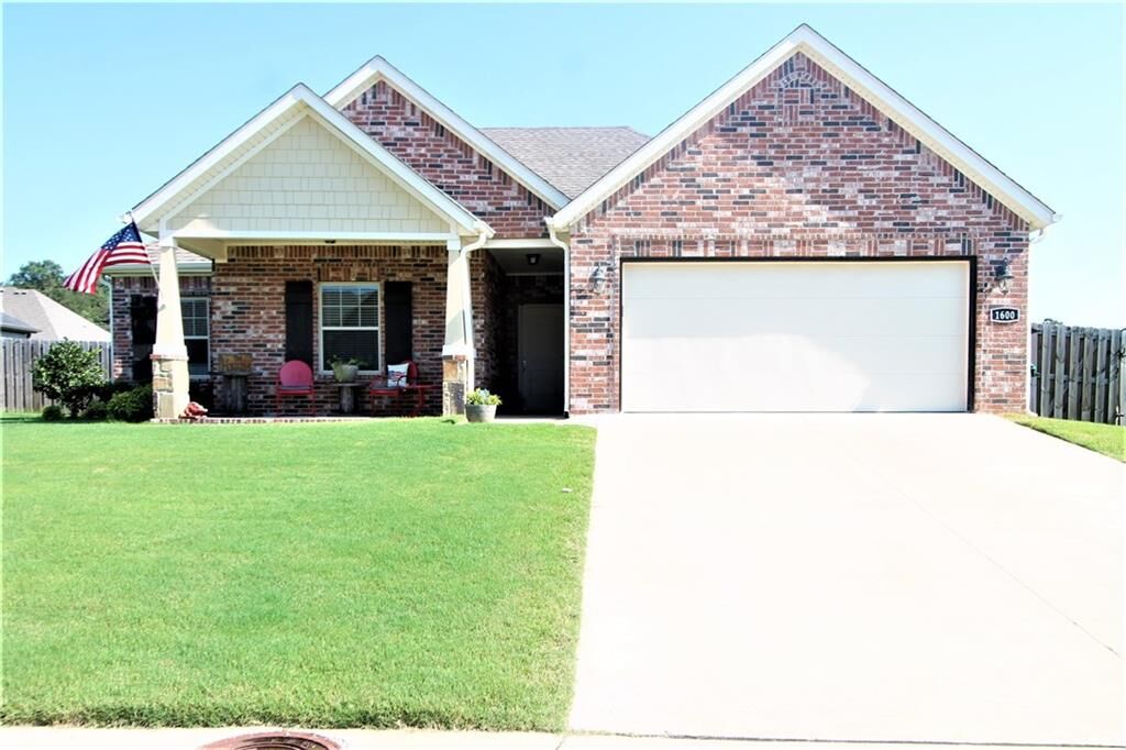 Property Photo: 1600 Aniston Road AR 72719
