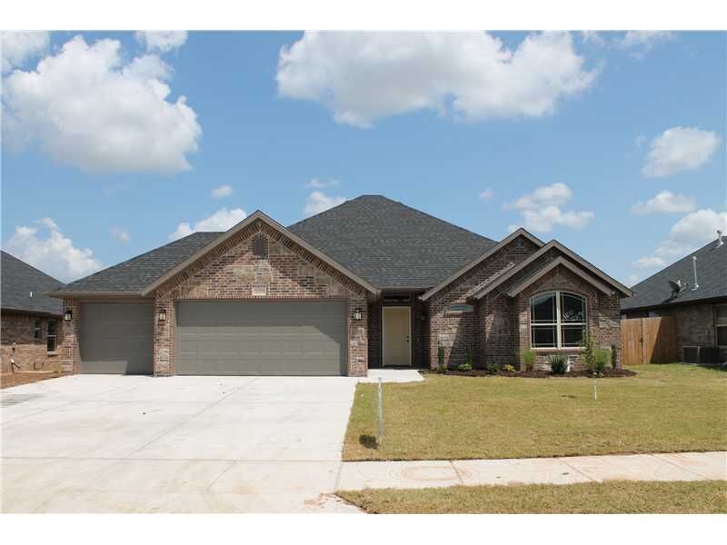 Property Photo: 1909 SW Cypress Street AR 72712