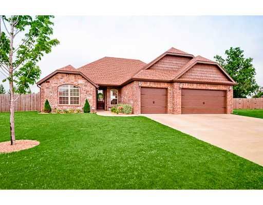 Property Photo:  1404 SW Summerfield Avenue  AR 72712 