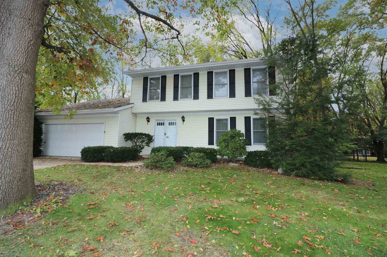 Property Photo:  50949 Briarwood Court  IN 46530-9779