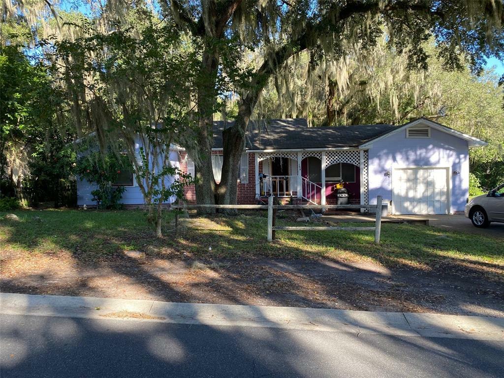 Property Photo:  504 Lee Street  FL 34748 