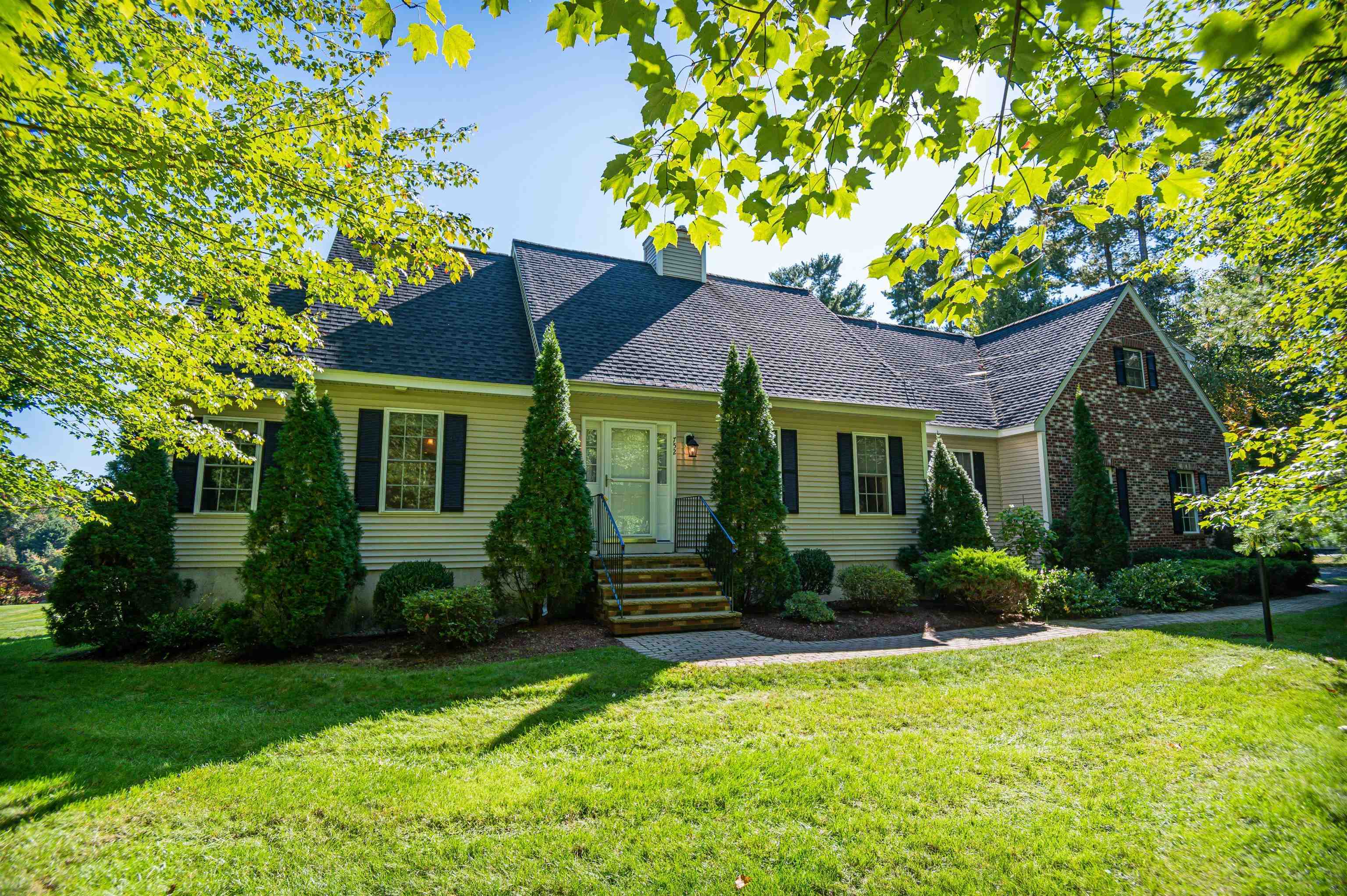 Property Photo: 752 Mammoth Road NH 03076