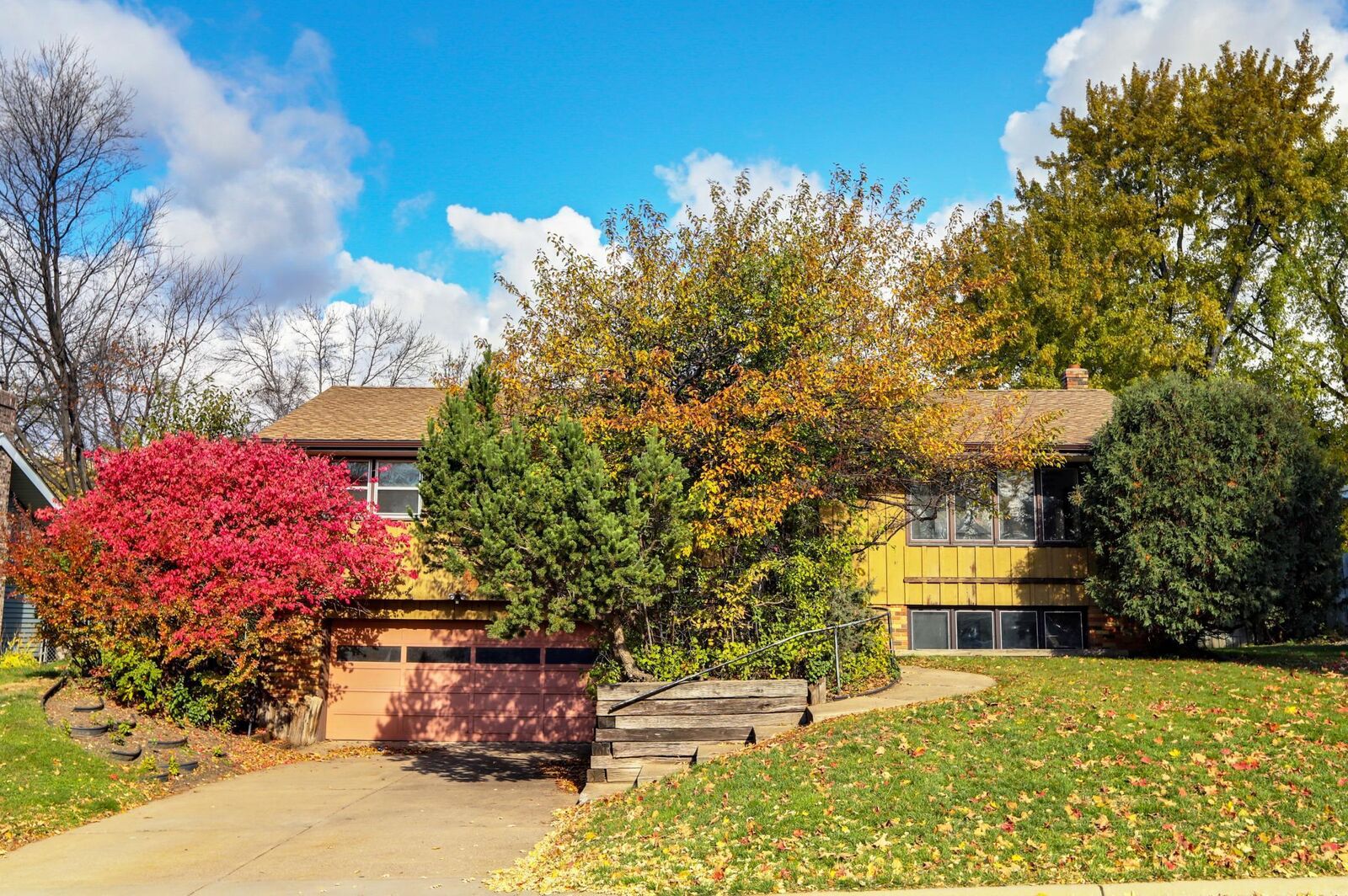 Property Photo:  1261 Lealand Road E  MN 55109 