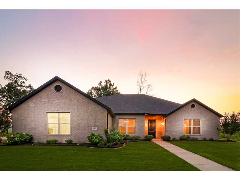 Property Photo:  1901 S Harding Place  AR 72701 