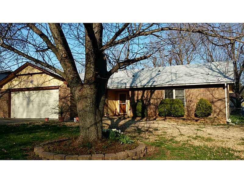 Property Photo:  2707 S 44th Place  AR 72762 
