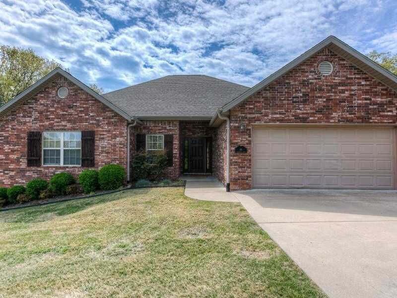 Property Photo:  46 Rillington Drive  AR 72714 
